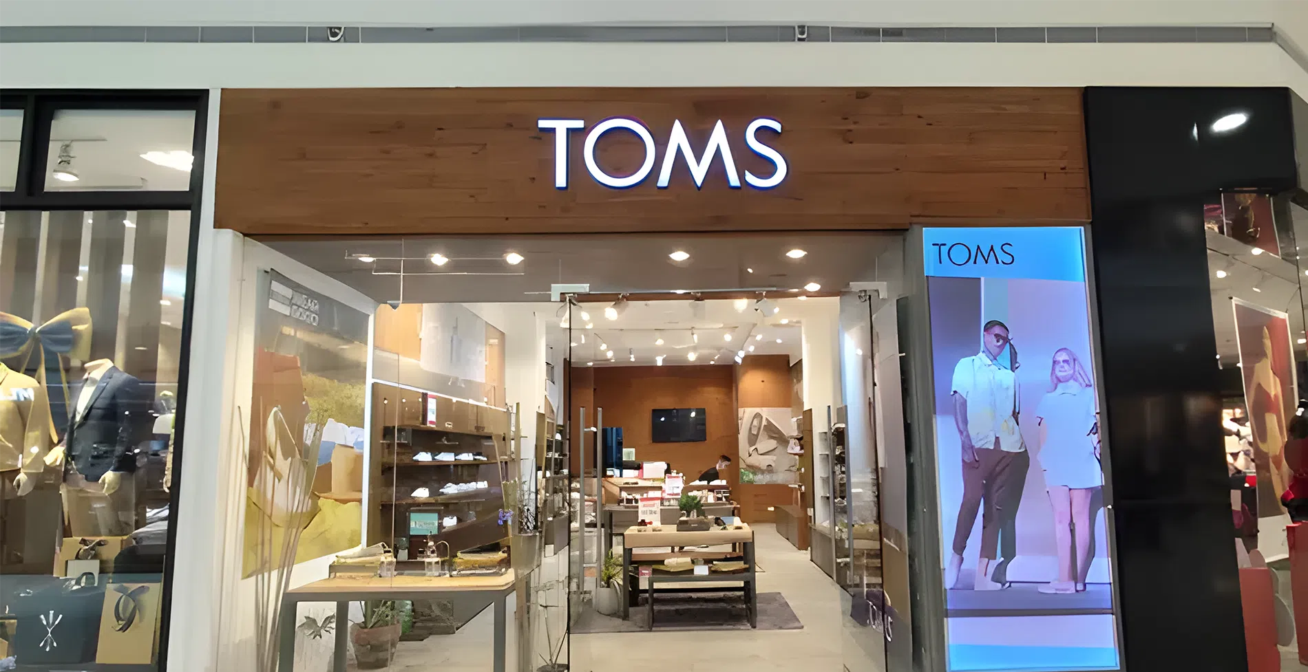 Banner 1 - TOMS Shop UK