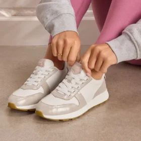 Women TRVL LITE Retro Runner Sneaker